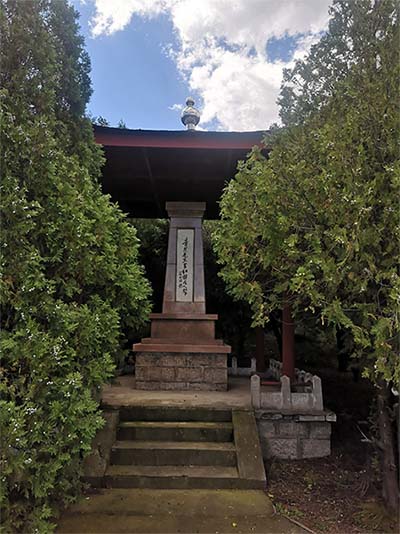 窑湾村烈士纪念碑(图1)