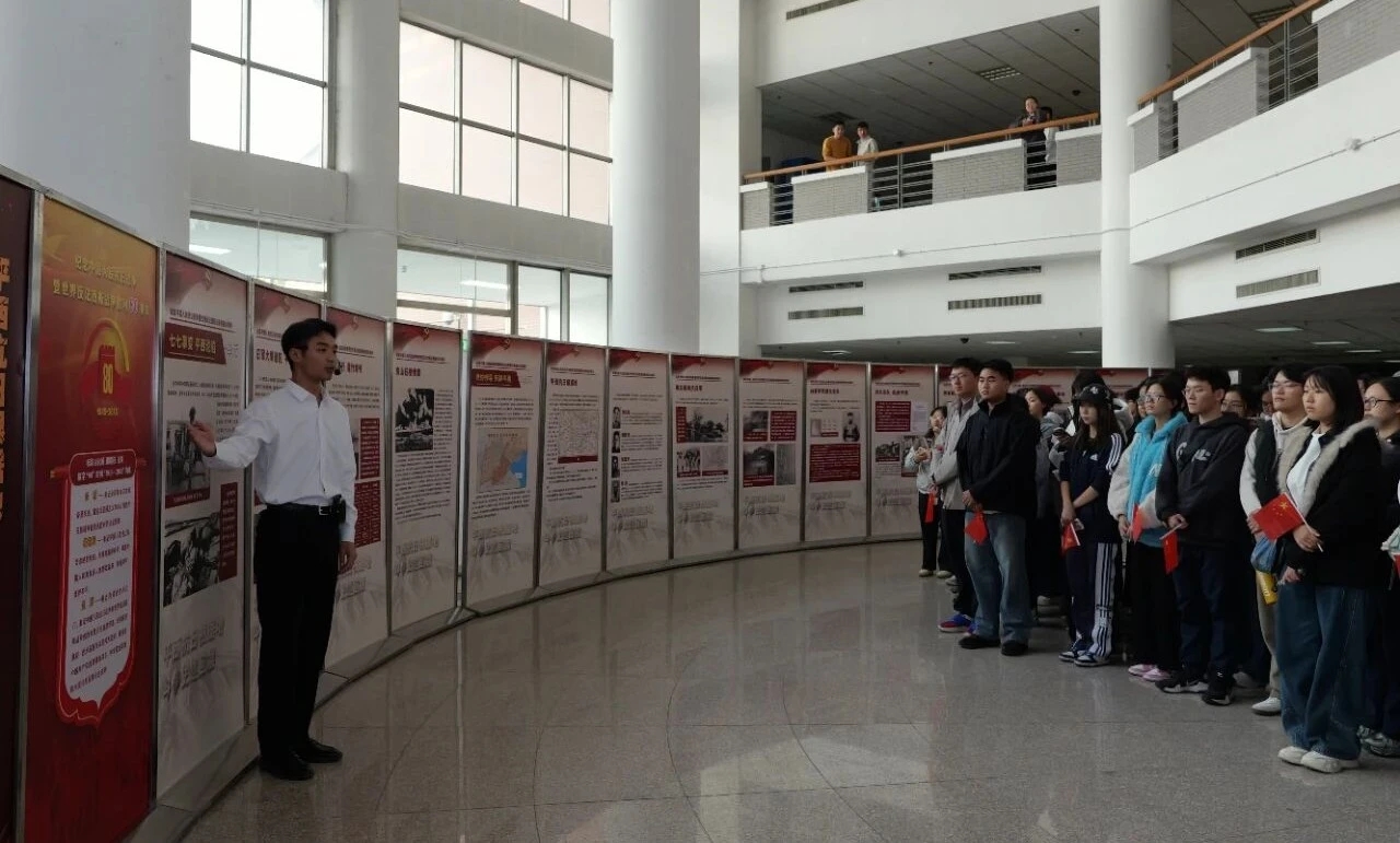 “红色血脉 薪火相传”平西、平北抗日根据地斗争史联合展览走进高校(图2)